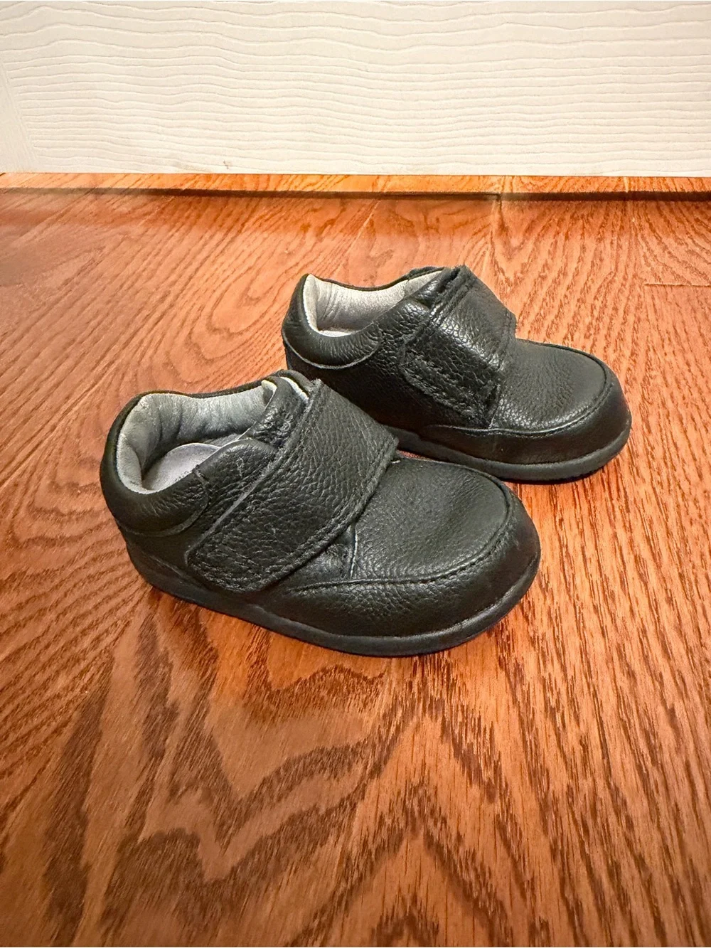 Stride Rite Kids Black Leather Velcro Strap Shoes- 4W